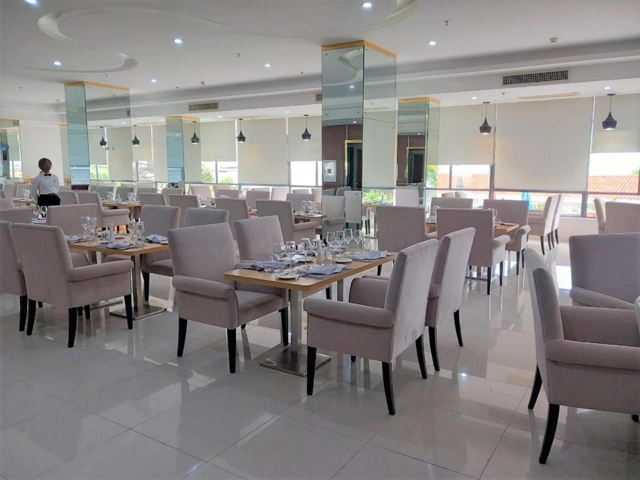 Hotel Express Luanda Exterior photo
